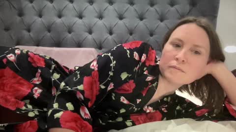 Nadia Ferreira  online show from March 5, 9:06 pm