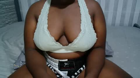 Snapshot of ebony_sabrina chatting on September 27, 9:38 am Sabrina online show from September 27, 9:38 am