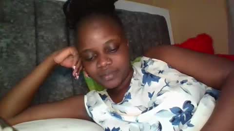 Snapshot of ebony_tasha chatting on October 19, 9:06 pm tasha online show from October 19, 9:06 pm