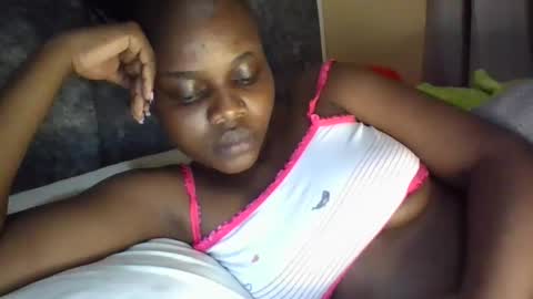Snapshot of ebony_tasha chatting on October 18, 7:48 pm tasha online show from October 18, 7:48 pm