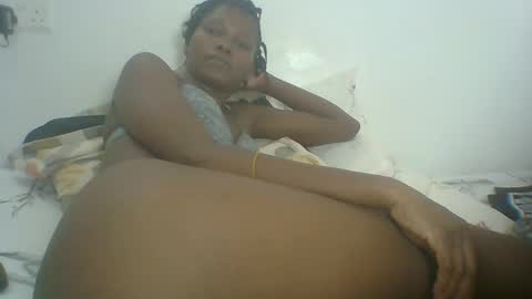 Snapshot of ebonycutegal1996 chatting on February 11, 8:10 pm TRIZER online show from February 11, 8:10 pm
