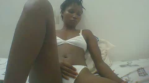 Snapshot of ebonycutegal1996 chatting on February 17, 9:03 am TRIZER online show from February 17, 9:03 am