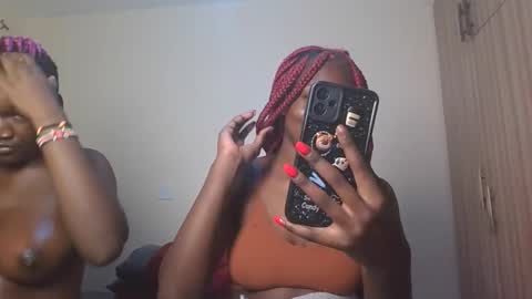 Snapshot of ebonydreamgirl_ chatting on September 28, 6:35 pm ebonydreamgirl_ online show from September 28, 6:35 pm