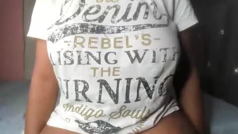 ebonysmiles00 online show from June 2, 8:32 pm