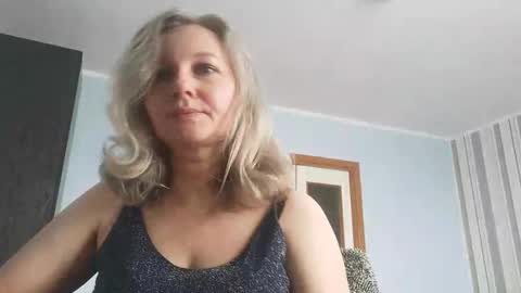 edithmanning online show from February 14, 8:16 am