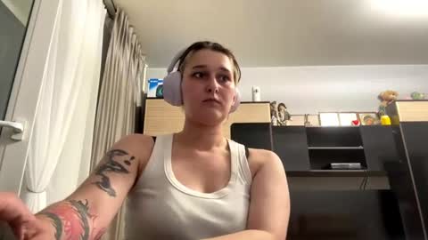 Eva  online show from May 23, 12:25 pm