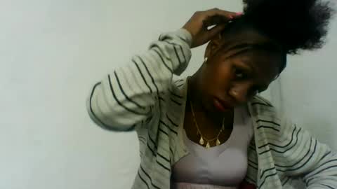 edwige770943 online show from June 13, 5:27 am