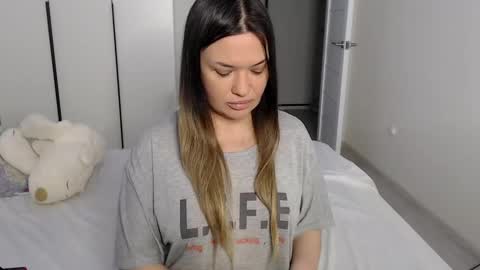Snapshot of eelena4kiss chatting on February 26, 3:10 pm eelena4kiss online show from February 26, 3:10 pm