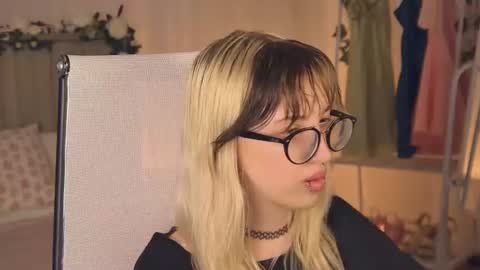 EVA NON NUDE online show from July 9, 6:43 pm