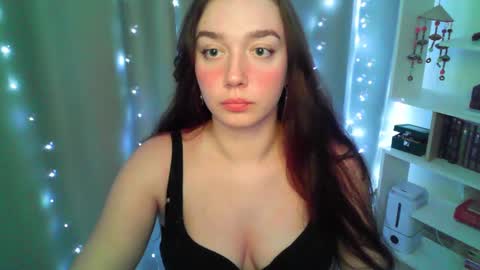 Snapshot of effie_balconii chatting on February 23, 4:18 pm effie_balconii online show from February 23, 4:18 pm