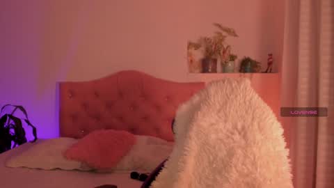 Snapshot of effy_cb chatting on January 12, 7:32 am effy online show from January 12, 7:32 am
