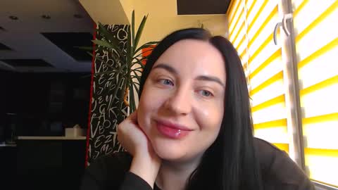 Snapshot of effy_m chatting on October 17, 11:02 am Effy online show from October 17, 11:02 am