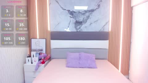  E F F Y  online show from March 4, 7:31 pm