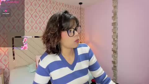  E F F Y  online show from December 10, 7:32 pm