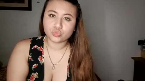 Snapshot of eimy_collin chatting on December 15, 5:13 am EIMY MODEL INDEPENDENT online show from December 15, 5:13 am