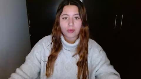 Snapshot of eimy_collin chatting on December 18, 2:32 am EIMY MODEL INDEPENDENT online show from December 18, 2:32 am