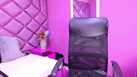 Snapshot of eimy_cutte chatting on February 15, 12:33 pm eimy_cutte online show from February 15, 12:33 pm
