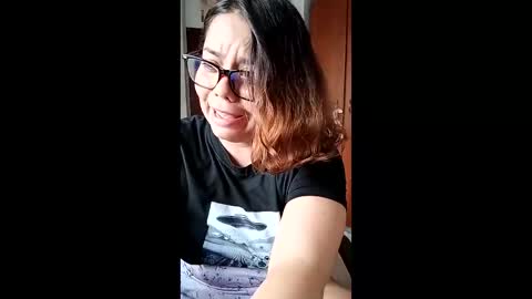 eimy_saenzz online show from April 18, 9:26 pm