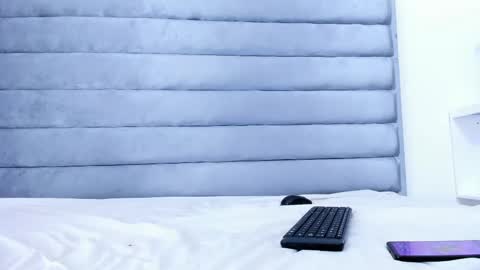 elaisaprincess online show from February 18, 8:37 pm