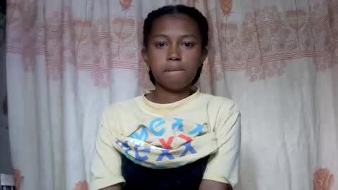 elaliealdy online show from May 27, 11:29 am