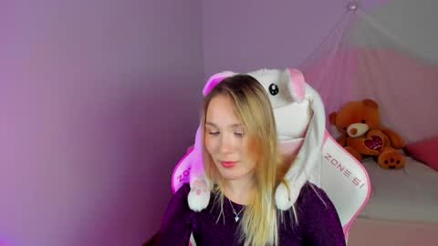 elaravoltage online show from April 16, 9:39 pm