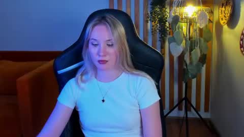 elaravoltage online show from June 11, 12:32 am