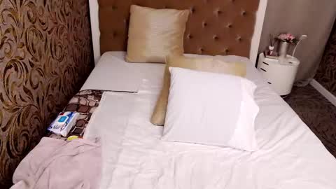 ElenaJuarez online show from January 28, 10:34 pm