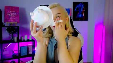 elenamonroee online show from November 7, 4:29 am