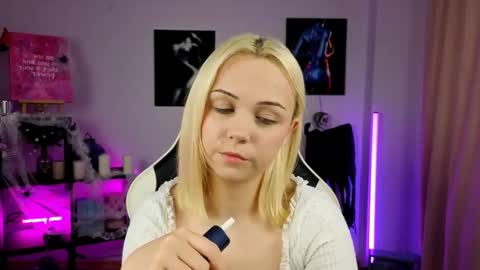 elenamonroee online show from October 26, 9:38 am