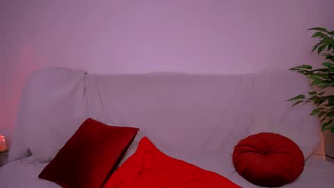 elenamonroee online show from December 4, 4:26 am