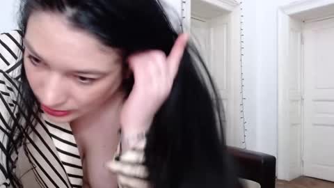 Snapshot of elenatroyy chatting on January 24, 10:30 pm ElenaTroyy online show from January 24, 10:30 pm