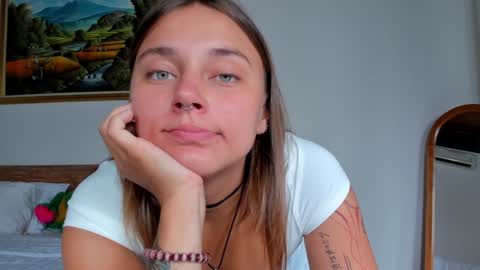 Snapshot of eleonora_linn_ chatting on December 12, 2:48 am Eleonora online show from December 12, 2:48 am