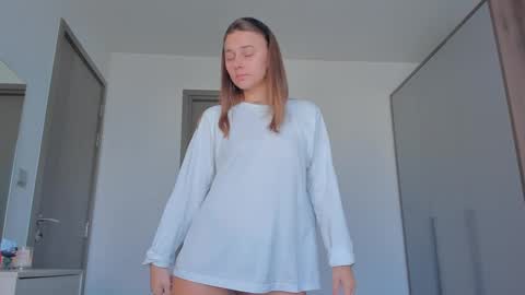 Snapshot of eleonora_linn_ chatting on March 2, 8:16 am Eleonora online show from March 2, 8:16 am