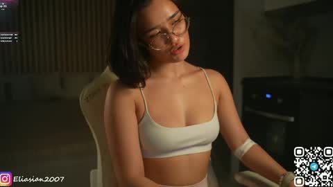 Eli  online show from May 12, 5:52 pm
