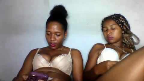 Snapshot of elia011 chatting on January 24, 10:19 pm elia011 online show from January 24, 10:19 pm