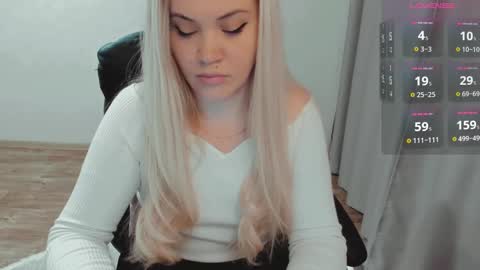 Snapshot of elia_ chatting on March 11, 7:46 am Ella online show from March 11, 7:46 am