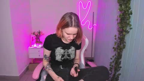 elieiza_xo online show from October 18, 10:18 am