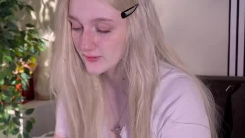 Ellie online show from April 17, 5:20 am