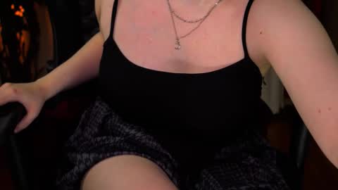 Snapshot of eliejay chatting on October 5, 5:34 am Ellie online show from October 5, 5:34 am