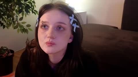 Snapshot of eliejay chatting on October 18, 6:27 am Ellie online show from October 18, 6:27 am