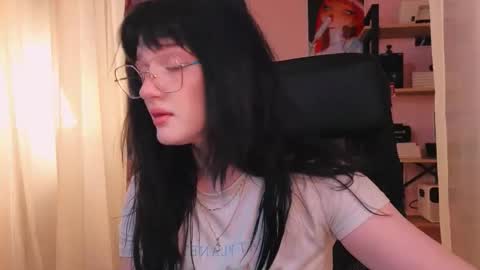 Snapshot of eliejay chatting on October 2, 5:12 am Ellie online show from October 2, 5:12 am