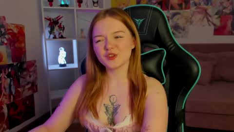 elinavale online show from April 14, 6:19 pm