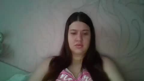 Snapshot of elisa_kollin chatting on January 2, 9:33 am Aletta Oushen online show from January 2, 9:33 am