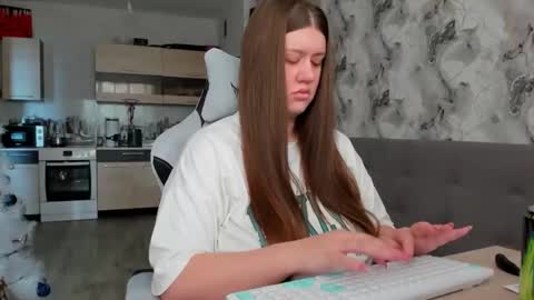 Aletta Oushen online show from December 14, 7:14 am