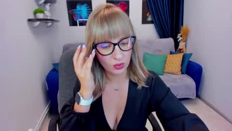 Elisabeth online show from December 15, 4:37 pm