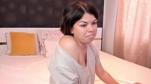 Elly online show from December 2, 11:00 am