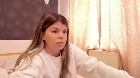 Elly online show from March 27, 10:05 am