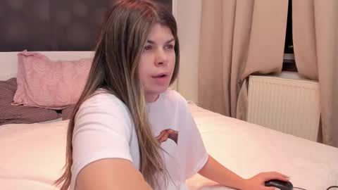 Elly online show from December 14, 10:48 pm