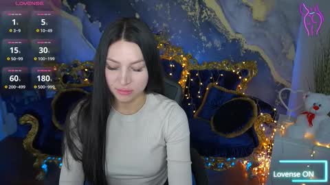 elisevelour online show from March 3, 2:01 pm