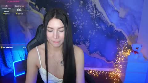 elisevelour online show from April 15, 1:22 pm